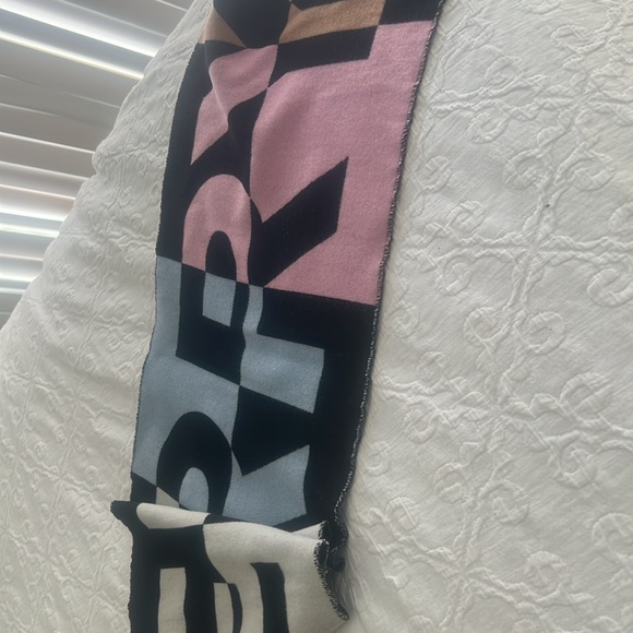 Burberry color block wool scarf - Picture 4 of 6